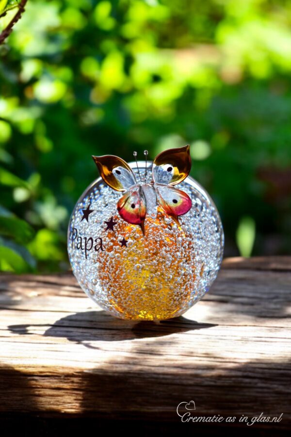 GU2019 | Bolurn und Schmetterling aus cognacbraunem/ transparentem Glas personalisiert