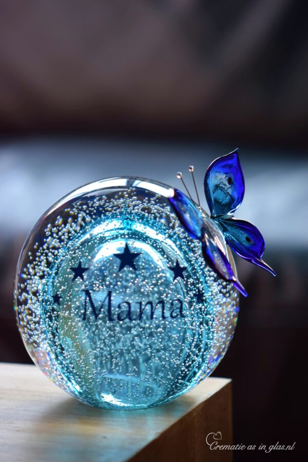GU2020 | Personalisierter Bolurn und Schmetterling aus blauem transparentem Glas – Bild 2
