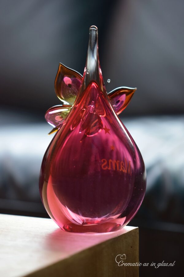 GU2009 | Urne und Schmetterling aus rosa transparentem Glas personalisiert – Bild 3