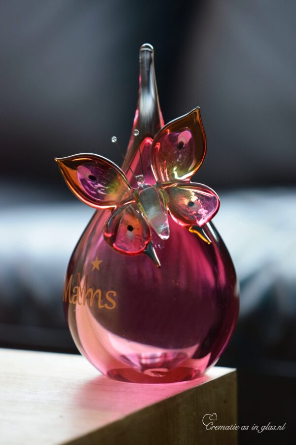GU2009 | Urne und Schmetterling aus rosa transparentem Glas personalisiert – Bild 4