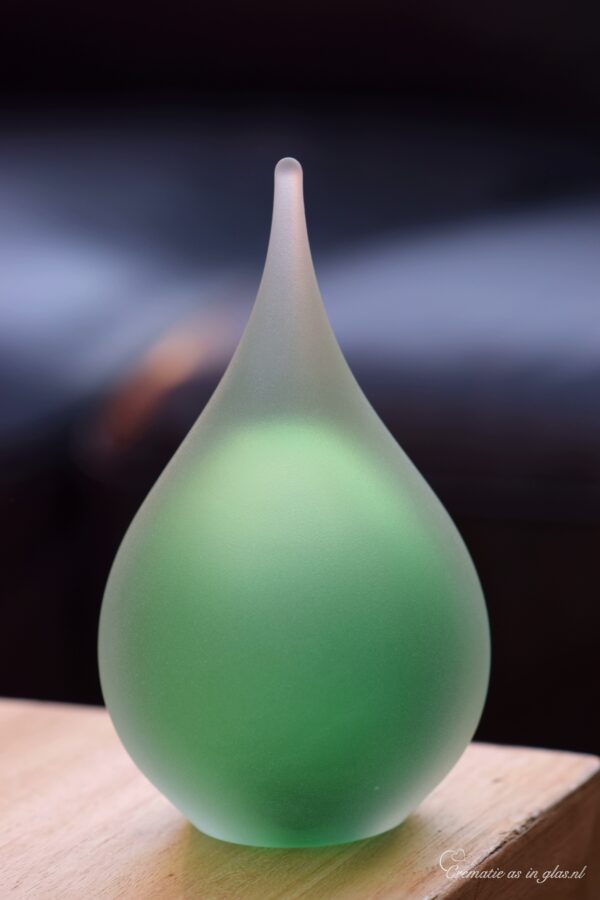 GU2010 | Personalisierte Urne aus grünem Glas – Bild 3