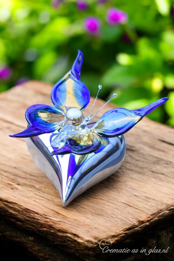 CVU3002 | Glass urn personalized with cremation ashes fixed in glass - Image 2