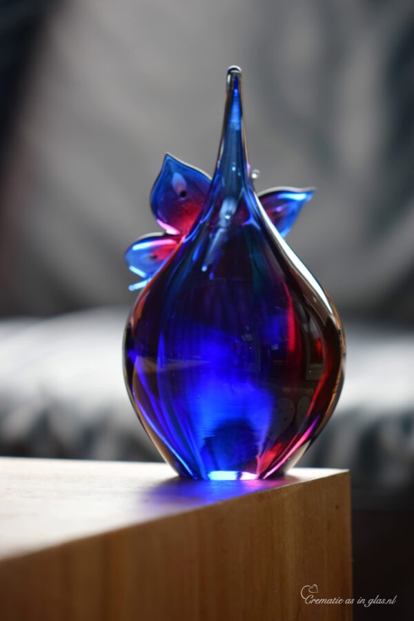GU2003 | Urne und Schmetterling aus rosa und blauem transparentem Glas personalisiert – Bild 4