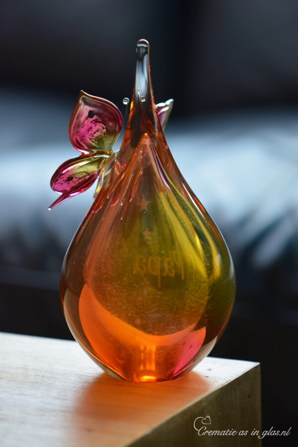 GU2007 | Urne und Schmetterling aus rosa und gelbem transparentem Glas personalisiert – Bild 3