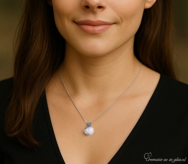 DSH4018 | Collier pour dames avec cendres de crémation – Image 4