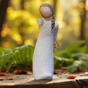 Willow Tree beeldje For You met meisje dat gele bloemen achter haar rug houdt en een glazen mini-urn op haar schouder.