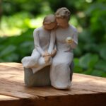 Willow Tree figurine With My Grandmother – grootmoeder en kleindochter zittend op een bankje